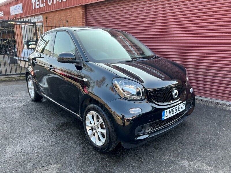 Black Used 2016 Smart ForFour Passion Hatchback | £4,489 (Good price) - Image 1/4