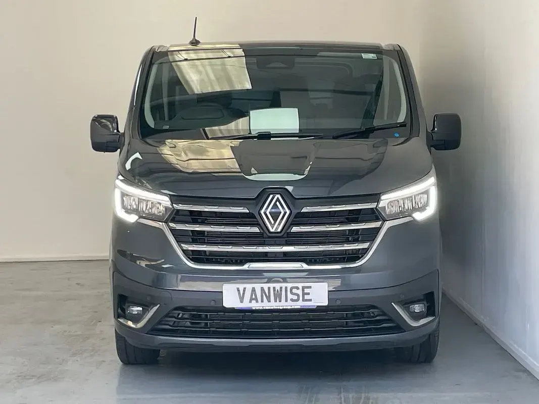 New Renault Trafic 150 HP (110 kW) 2026 Grey MPV