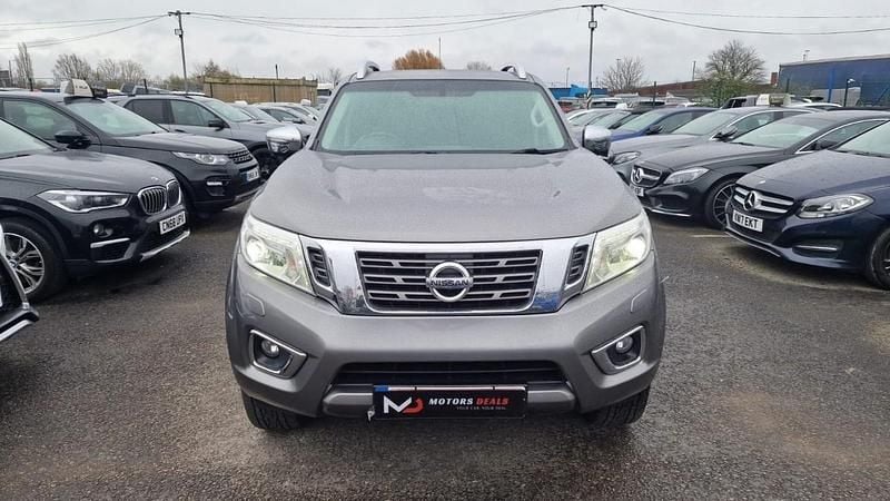 Used Nissan Navara Tekna 190 HP (139 kW) 2017 Grey Pickup