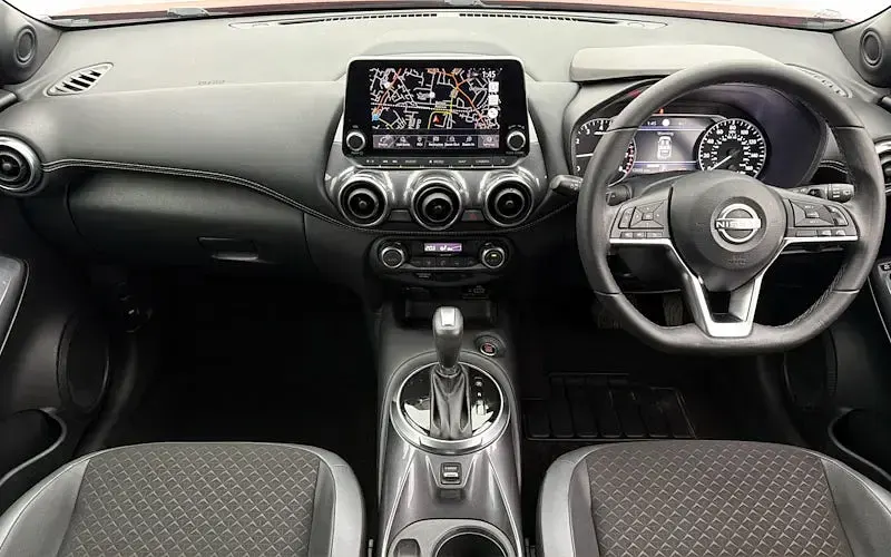 Used Nissan Juke N-Connecta 114 HP (83 kW) 2023 Red SUV