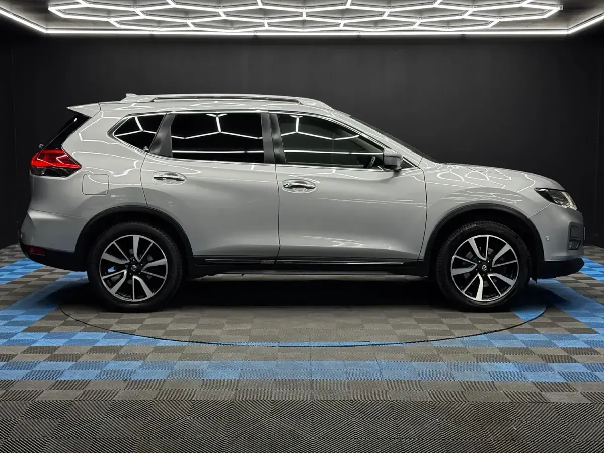 Used Nissan X-Trail Tekna 130 HP (95 kW) 2017 Silver SUV