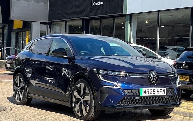 New 2025 Renault Mégane Komfort Hatchback | £24,490 - Image 1/3