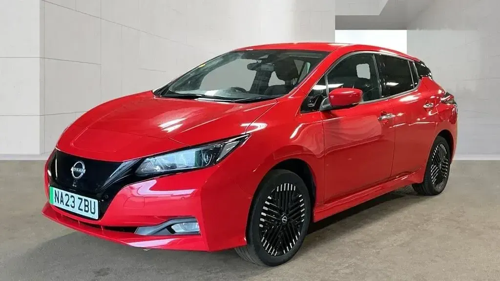 Used Nissan Leaf N-Connecta 159 kW (217 HP) 2023 Red Hatchback