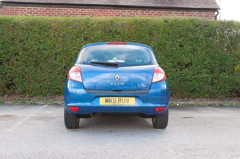Used Renault Clio II Dynamique 2011 Blue Hatchback