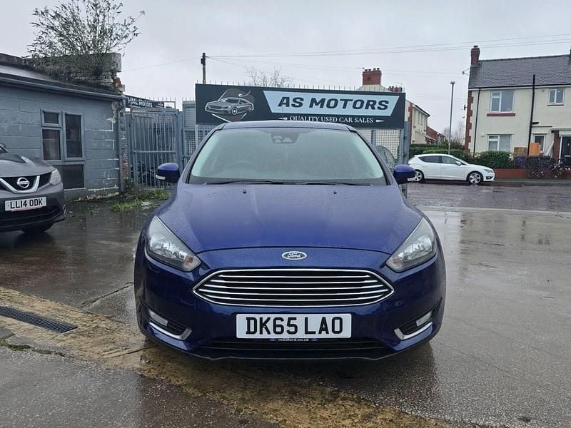 Used Ford Focus Titanium 150 HP (110 kW) 2015 Blue Hatchback