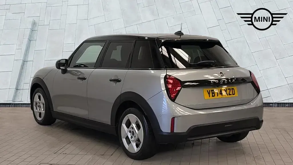 Used Mini Cooper Hatch 154 HP (113 kW) 2024 Silver Hatchback