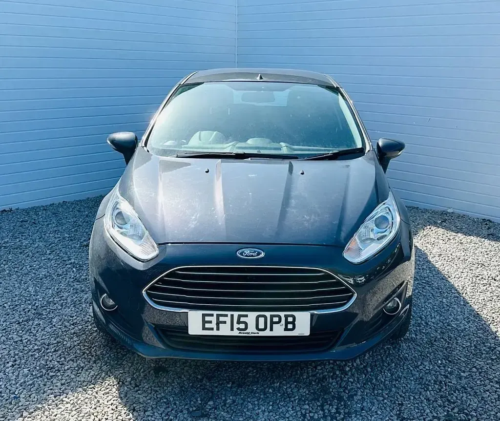 Used Ford Fiesta Zetec 100 HP (73 kW) 2015 Grey Hatchback