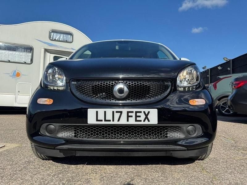 Used Smart ForFour Passion 71 HP (52 kW) 2017 White Hatchback