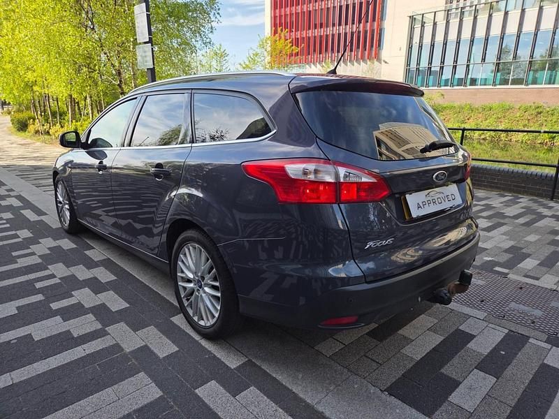 Second-hand Ford Focus Zetec 136 CP (100 kW) 2012 Gri Break