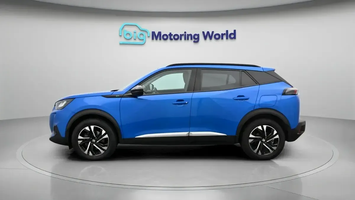Used Peugeot e-2008 Allure Premium 100 kW (136 HP) 2022 Blue SUV