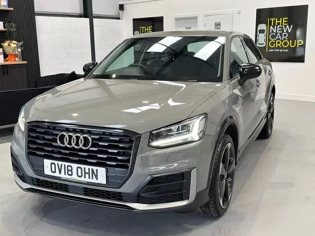 Usado Audi Q2 Design 150 HP (110 kW) 2018 Cinzento SUV