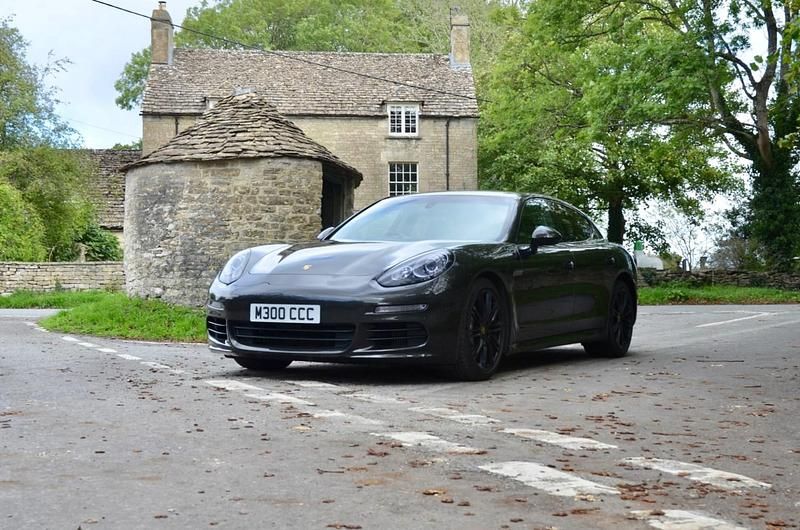 Used Porsche Panamera 420 HP (308 kW) 2014 Grey Hatchback