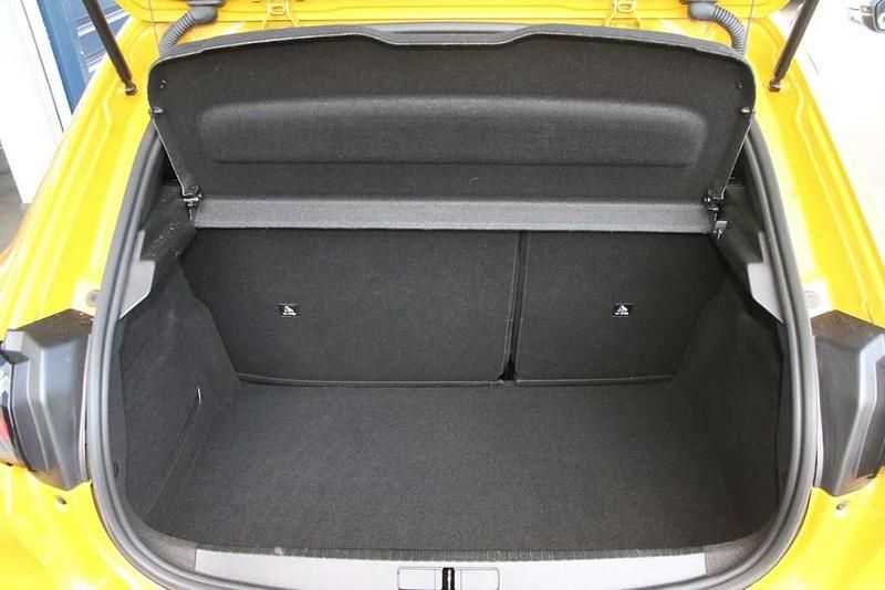Second-hand Peugeot 208 Active+ 74 CP (54 kW) 2023 Galben Hatchback