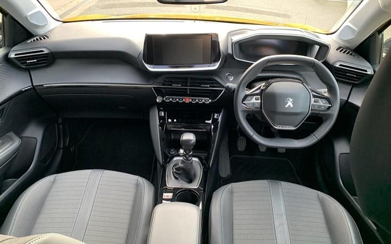 Used Peugeot 208 Allure Premium 102 HP (75 kW) 2022 Yellow Hatchback