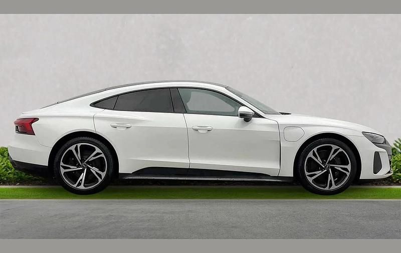 Used Audi e-tron GT quattro Comfort 384 kW (523 HP) 2023 White Sedan