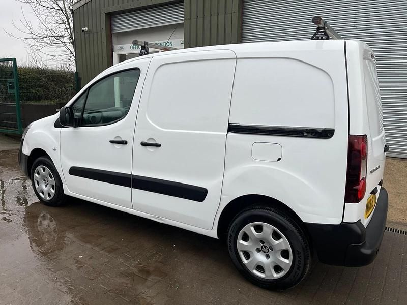 Used Peugeot Partner 98 HP (72 kW) 2018 White