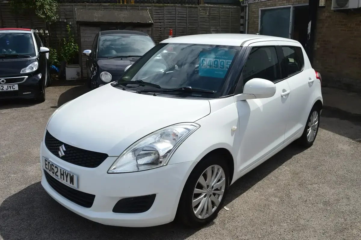 Used Suzuki Swift SZ3 94 HP (69 kW) 2012 White Hatchback