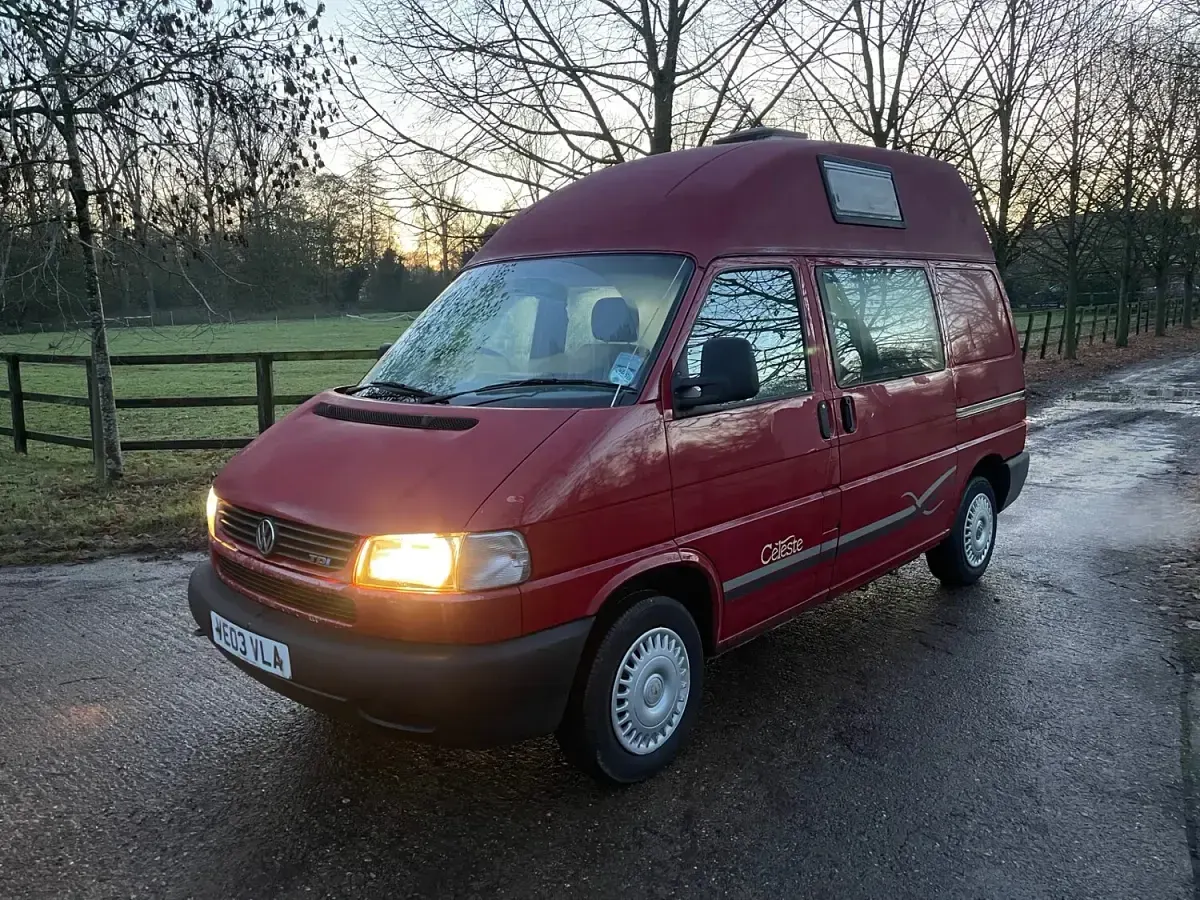 Used VW Transporter 88 HP (64 kW) 2003 Red Van