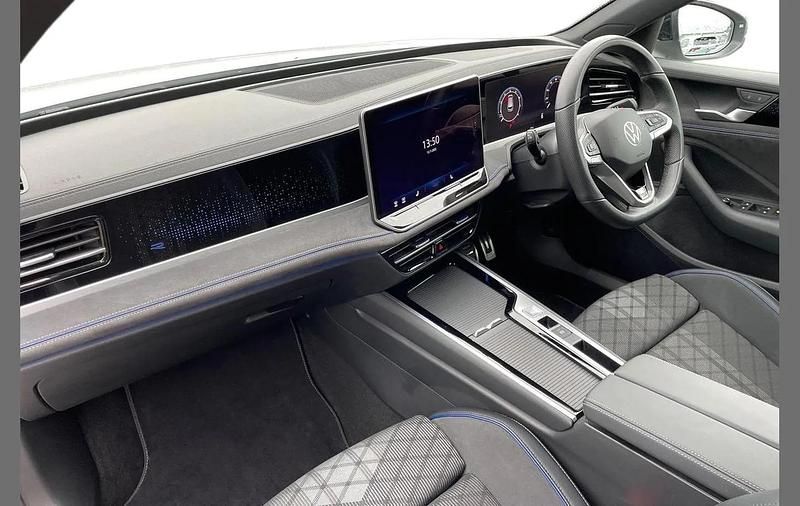 Used VW Passat R-line 150 HP (110 kW) 2024 White Estate