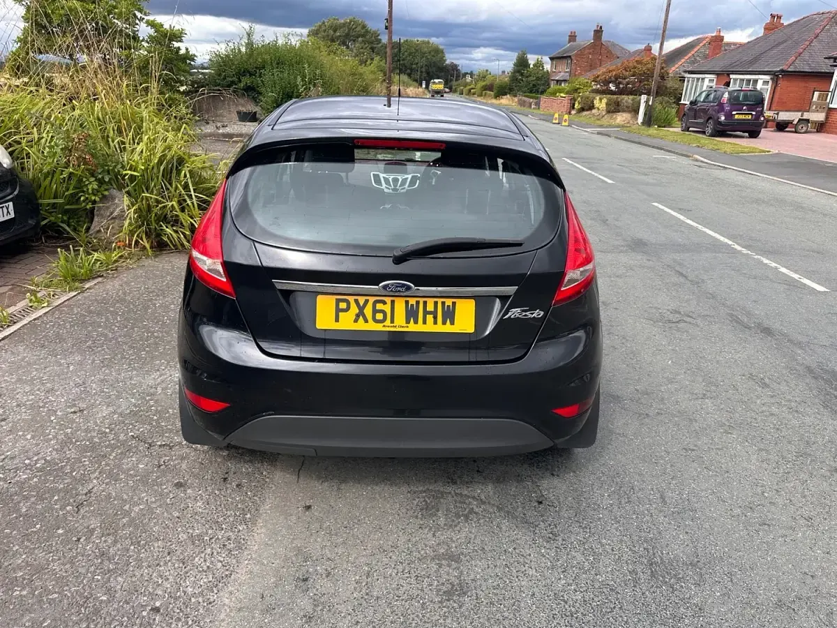 Used Ford Fiesta Zetec 70 HP (51 kW) 2011 Black Hatchback