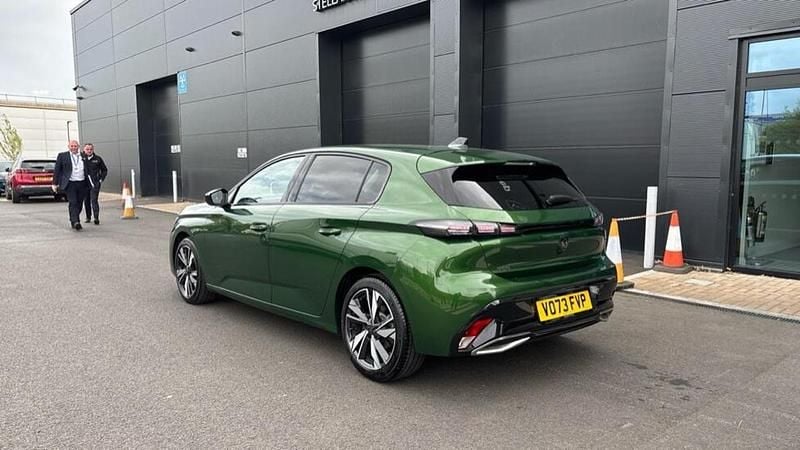 Used Peugeot 308 Allure 129 HP (94 kW) 2023 Green Hatchback
