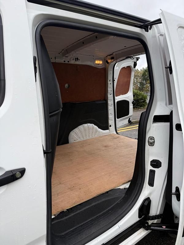 Used Vauxhall Combo Sportive 100 HP (73 kW) 2021 White Van