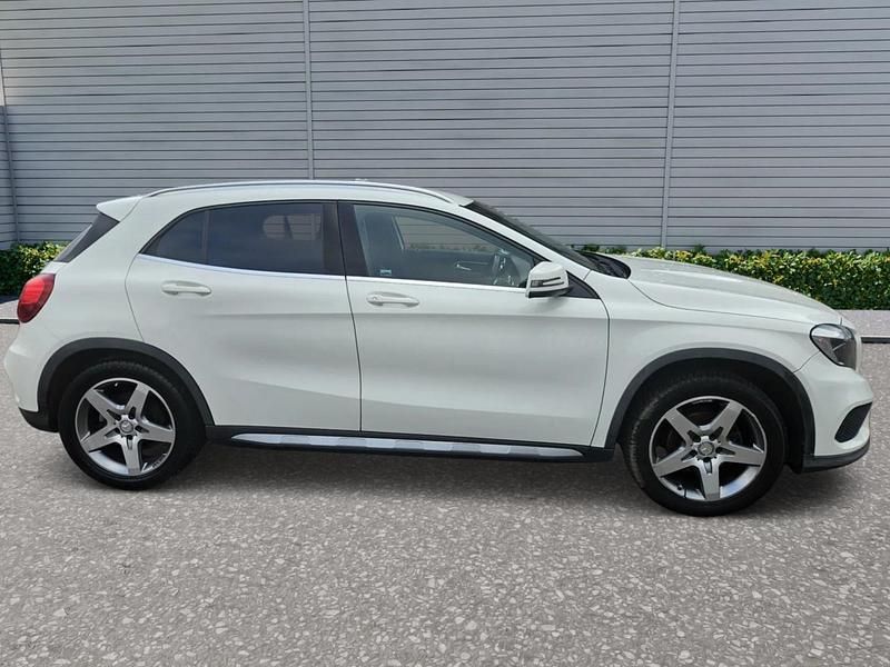 Used Mercedes GLA200 AMG line 136 HP (100 kW) 2015 White SUV