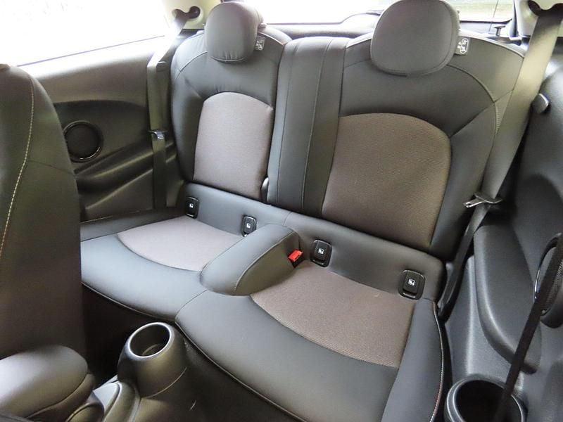 Used Mini Cooper Classic 134 HP (98 kW) 2023 Black Hatchback