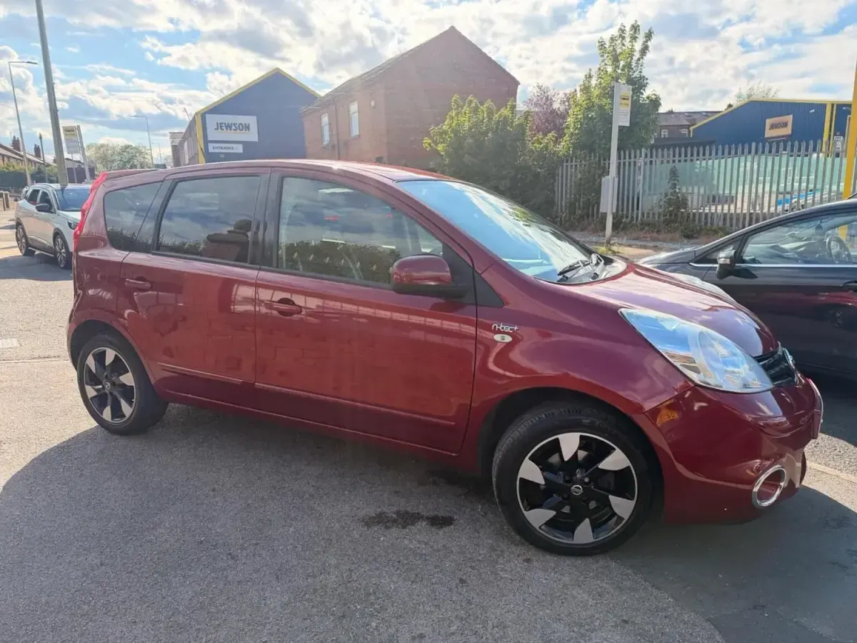Używany Nissan Note N-TEC 110 KM (80 kW) 2013 Czerwony Hatchback
