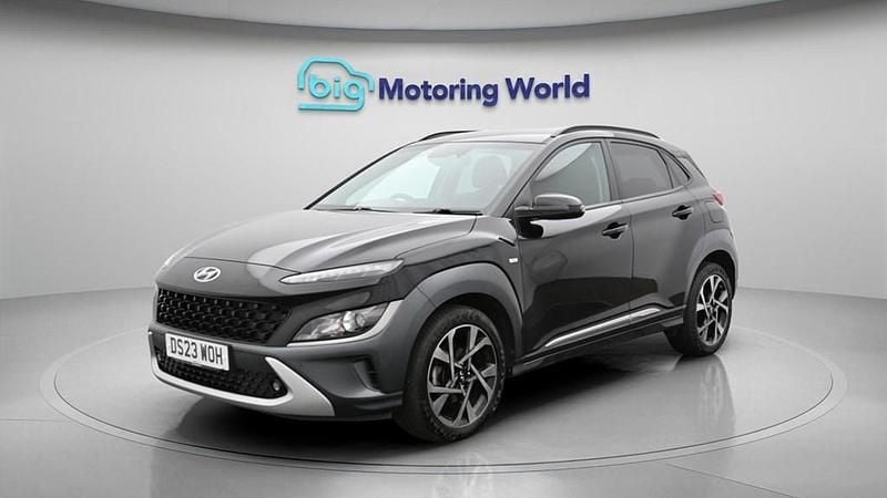 Second-hand Hyundai Kona Premium 120 CP (88 kW) 2023 Negru SUV