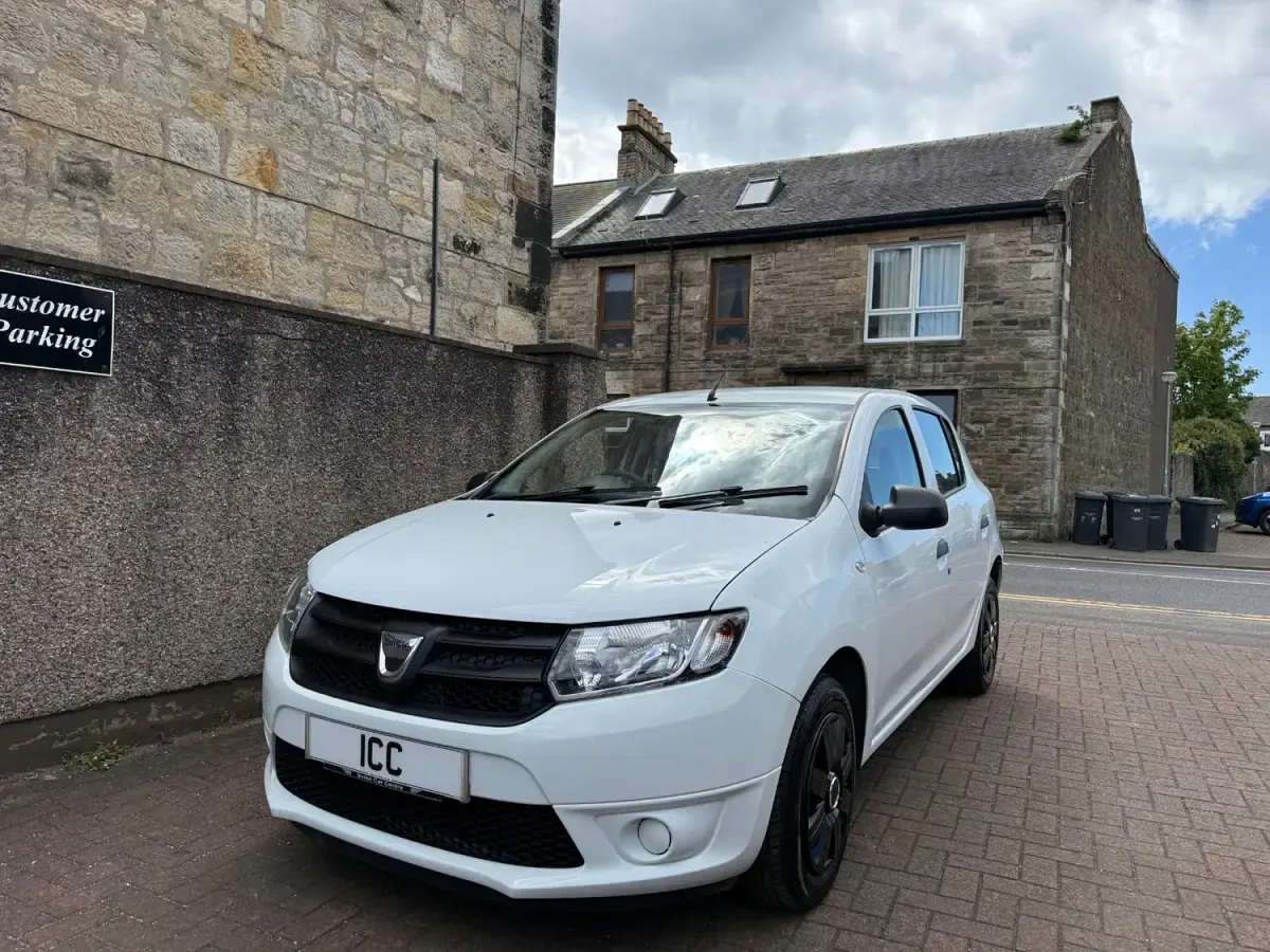 Begagnad Dacia Sandero Ambiance 75 HK (55 kW) 2016 Vit Halvkombi
