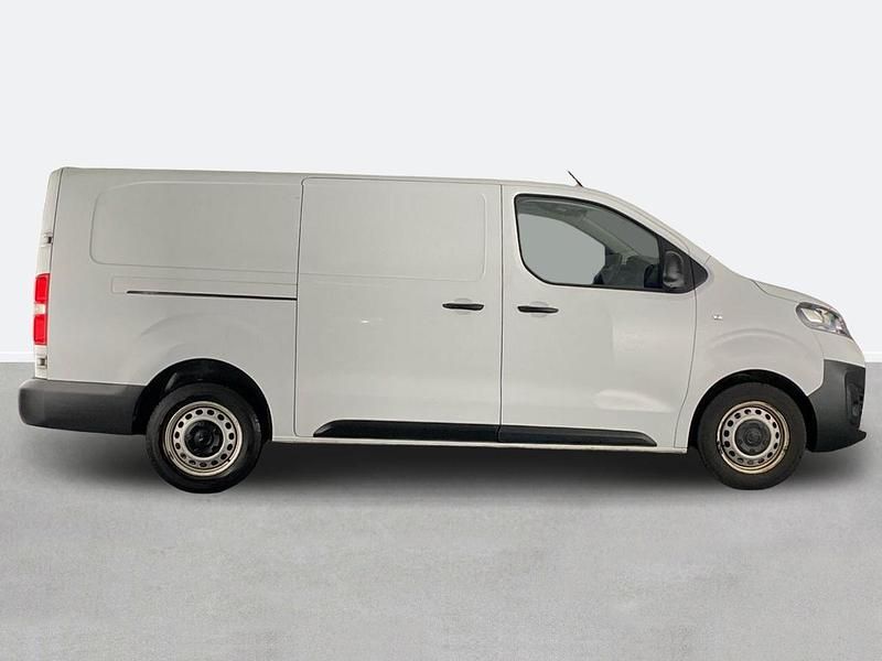 Used Vauxhall Vivaro 100 HP (73 kW) 2023 White MPV