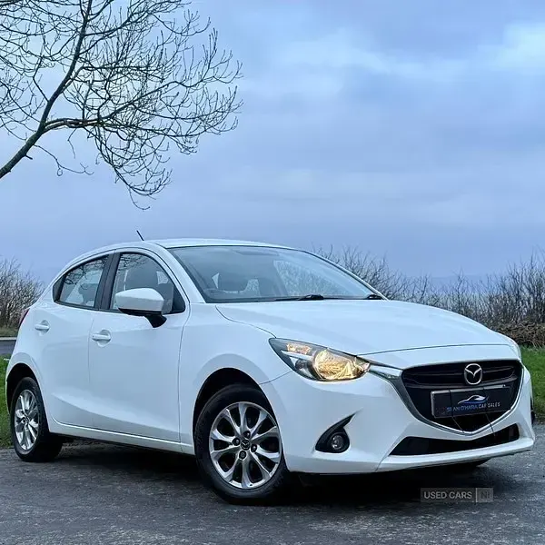 Używany Mazda 2 2016 Biały Hatchback