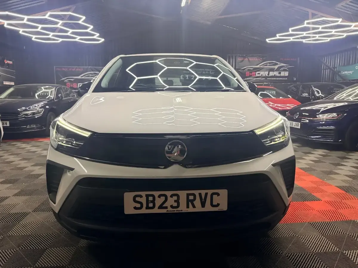 Used Vauxhall Crossland Design Edition 130 HP (95 kW) 2023 White SUV