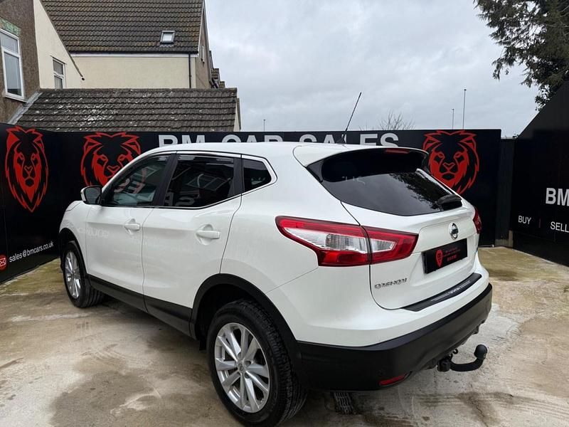 Used Nissan Qashqai Acenta Premium 110 HP (80 kW) 2014 White SUV