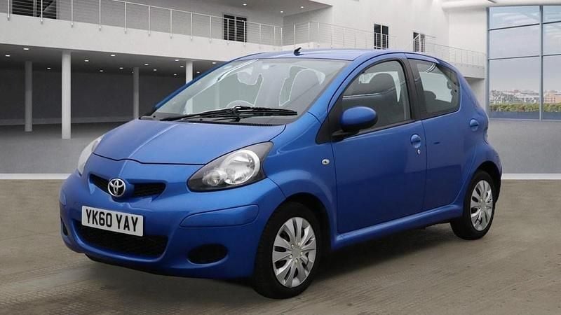 Used Toyota Aygo 67 HP (49 kW) 2010 Blue Hatchback