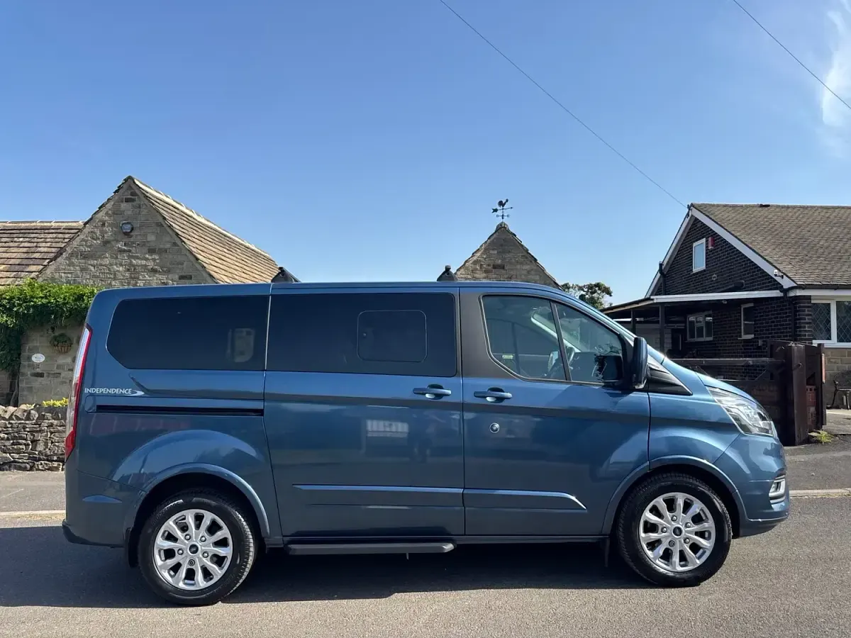 Used Ford Tourneo Custom Titanium 2018 Blue Van