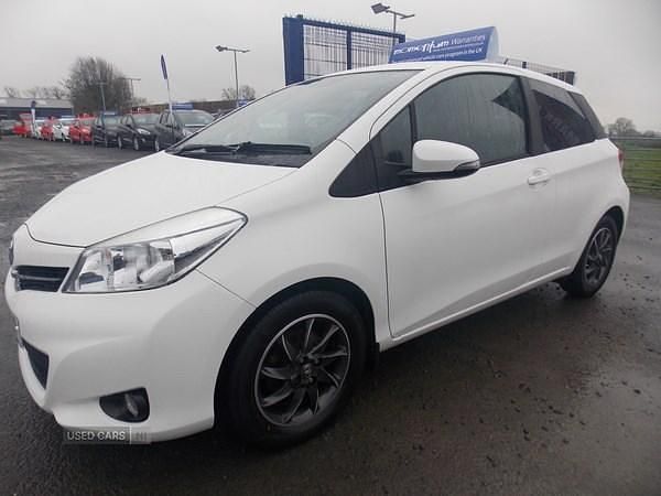 Used Toyota Yaris Edition 69 HP (50 kW) 2012 White Hatchback
