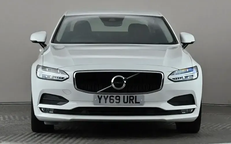 Used Volvo S90 Momentum 190 HP (139 kW) 2019 White Sedan