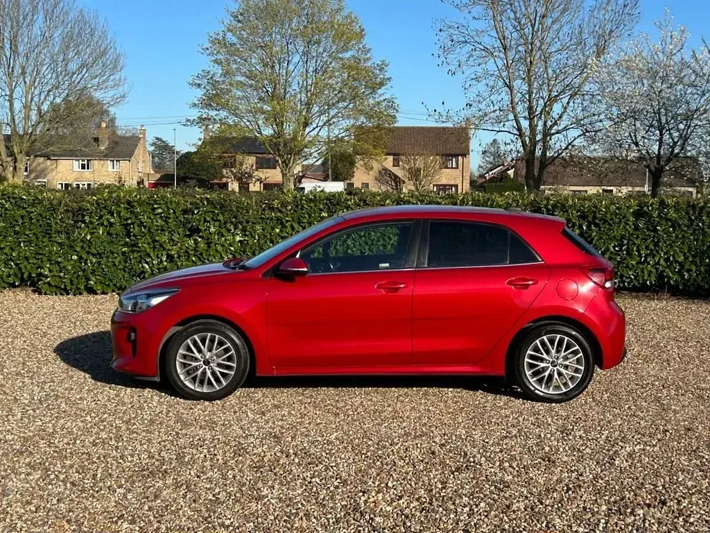 Usado Kia Rio 89 HP (65 kW) 2017 Vermelho Citadino