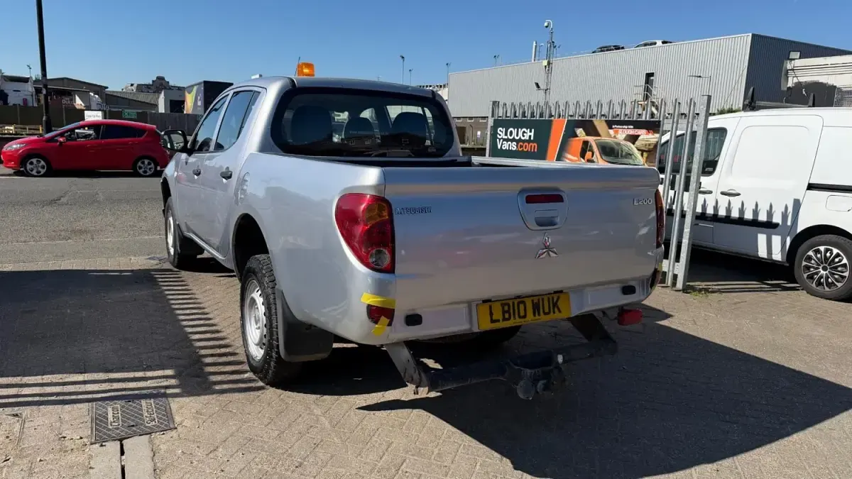 Second-hand Mitsubishi L200 134 CP (98 kW) 2010 Argintiu Pickup