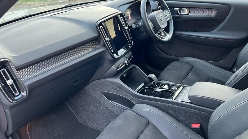 Used Volvo XC40 Plus 197 HP (144 kW) 2024 Sand dune SUV