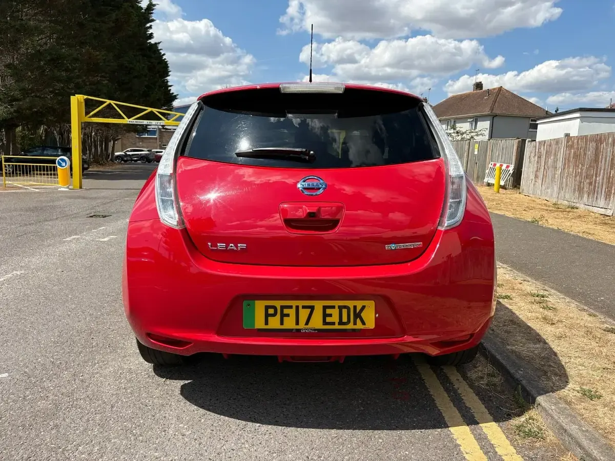 Used Nissan Leaf Tekna 80 kW (109 HP) 2017 Red Hatchback