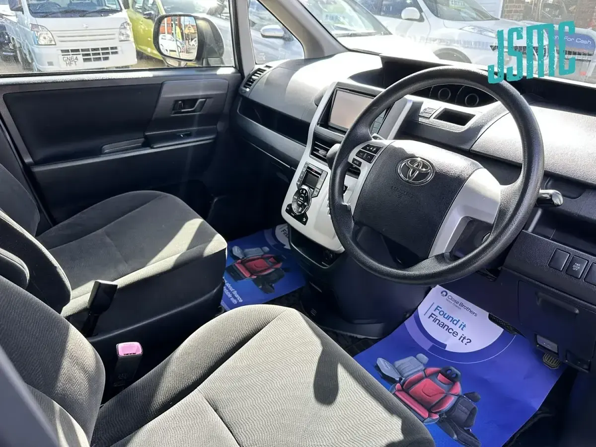 Used Toyota Voxy 2010 Silver MPV