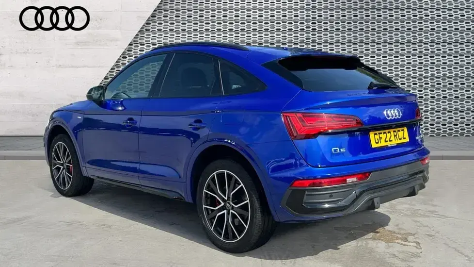 Used Audi Q5 Comfort 299 HP (219 kW) 2022 Ultra blue metallic SUV