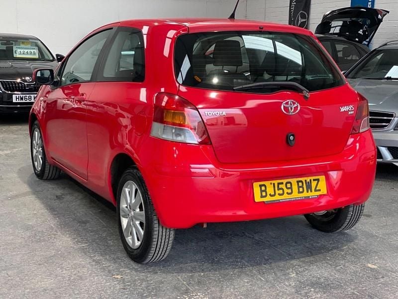 Used Toyota Yaris 69 HP (50 kW) 2009 Red Hatchback