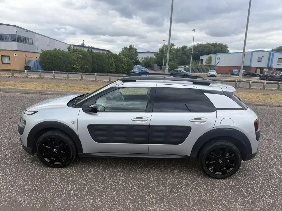 Used Citroën C4 Cactus Flair 98 HP (72 kW) 2017 Silver Hatchback
