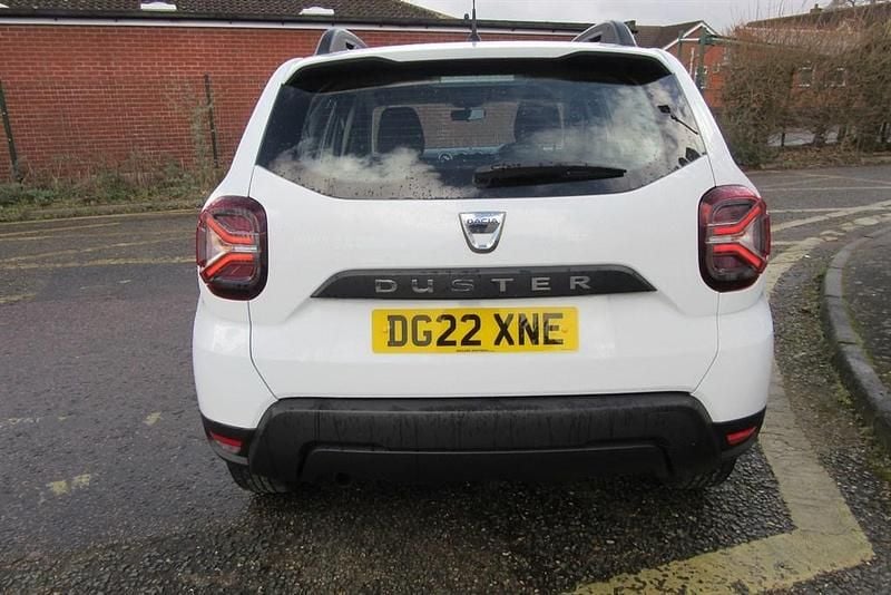 Begagnad Dacia Duster Essentiel 90 HK (66 kW) 2022 Vit SUV
