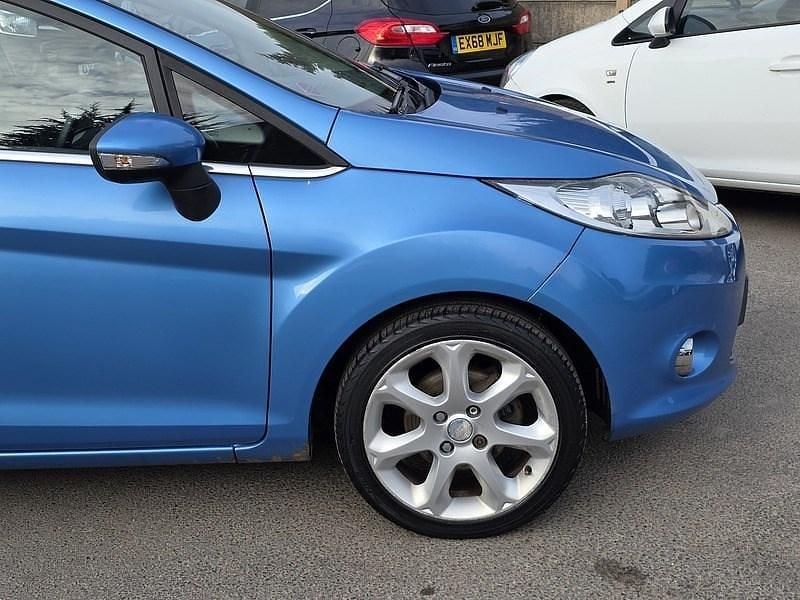 Used Ford Fiesta Titanium 118 HP (86 kW) 2009 Blue Hatchback