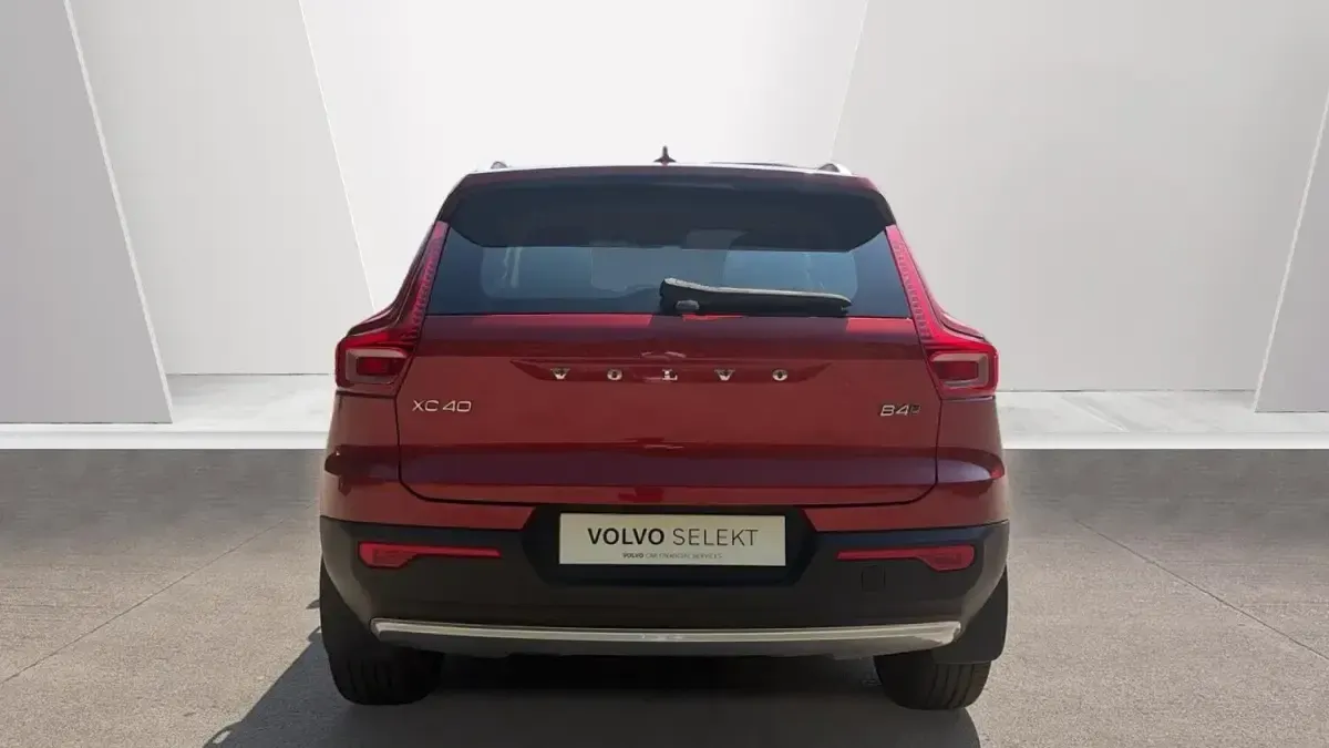 Used Volvo XC40 Inscription 197 HP (144 kW) 2020 Red SUV